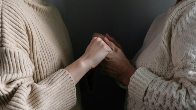 Helping Your Alcoholic Mother - Summit Wellness Group 2 mother and daughter recovery support