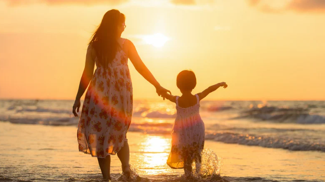Helping Your Alcoholic Mother - Summit Wellness Group 3 mother daughter at beach